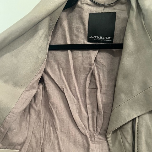 A Moveable Feast for Aritzia - Picture 3 of 5